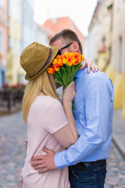 Amore Incontri Concetto Relazione Giovane Coppia Felice Baciarsi Città — Foto Stock