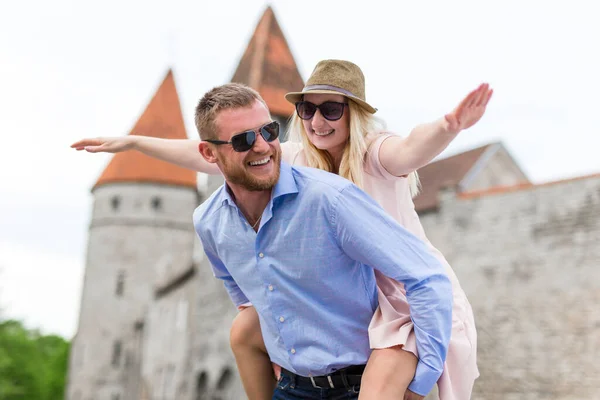 Travel Concept Two Funny Tourists Love Walking Old European Town — Stock Photo, Image