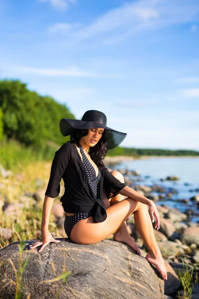 Young Beautiful Woman Bikini Sitting Big Stone Rocky Beach — Stock Photo, Image