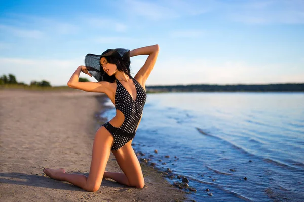 Sexy Beautiful Woman Swimsuit Hat Posing Sandy Beach — Stock Photo, Image