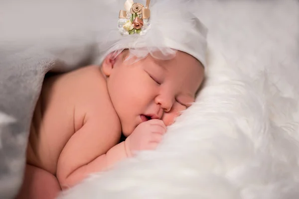 Κοντινό Πορτρέτο Του Χαριτωμένο Μωρό Ύπνου Όμορφο Καπέλο Και Αντίγραφο — Φωτογραφία Αρχείου