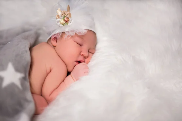 Close Retrato Bebê Recém Nascido Adormecido Bonito Belo Chapéu Espaço — Fotografia de Stock