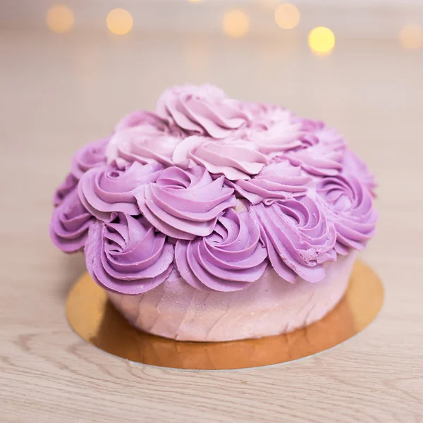 Concept Anniversaire Grand Cupcake Violet Sur Table Bois — Photo