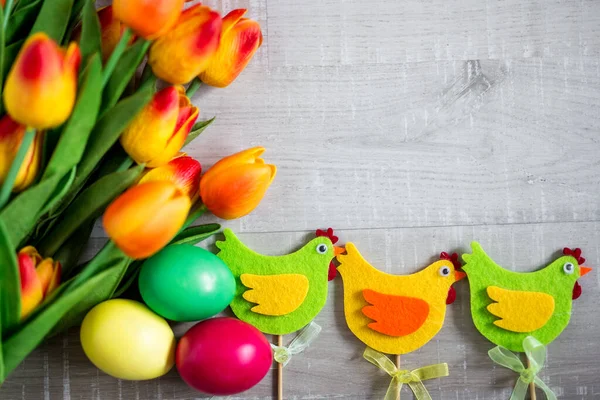 Easter Concept Close Colorful Eggs Decorative Chicks Tulips Wooden Table — Stock Photo, Image