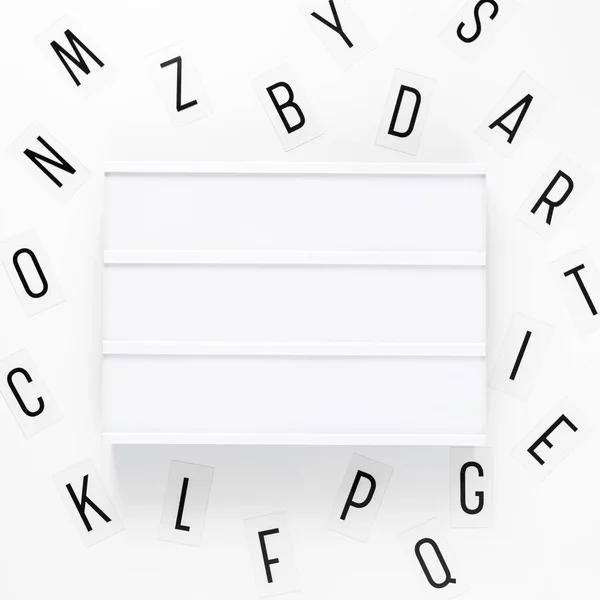 Κενό Lightbox Και Γράμματα Πάνω Από Λευκό Φόντο — Φωτογραφία Αρχείου