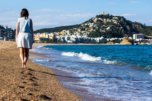 Summer Vacation Concept Back View Walking Woman Sunset Beach Blanes — Stock Photo, Image