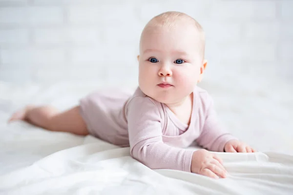 Portrait Cute Little Baby Girl Lying Bed Home — Stock Photo, Image