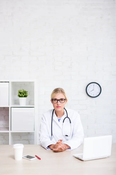 Portrait Young Female Doctor Sitting Office Copy Space White Brick — Stock Photo, Image