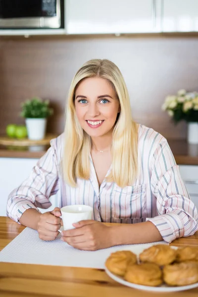 Portrait Young Beautiful Woman Pajamas Drinking Coffee Pastry Kitchen — Stock Photo, Image