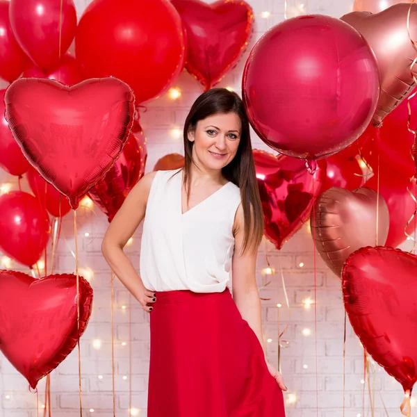 Amore Concetto San Valentino Ritratto Bella Donna Con Palloncini Forma — Foto Stock