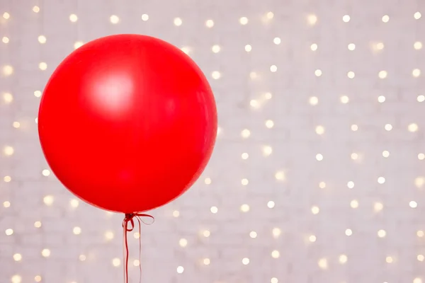 Valentine Day Background Big Red Balloon Copy Space White Brick — Stock Photo, Image