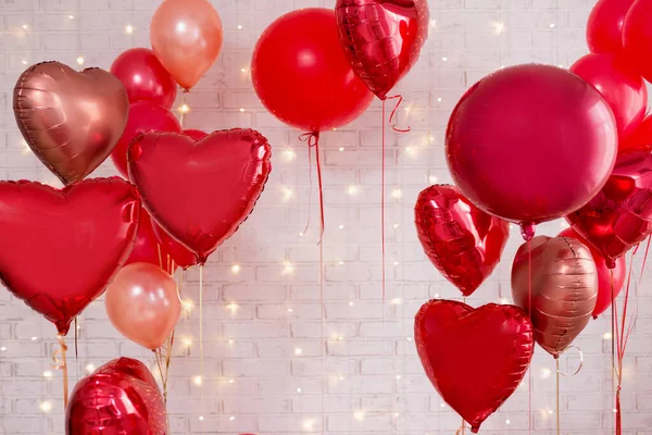 Walentynki Tło Grupa Czerwonych Kółek Balonów Foliowych Kształcie Serca — Zdjęcie stockowe