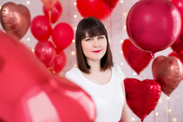 Conceito Dia Dos Namorados Mulher Bonita Com Balões Forma Coração — Fotografia de Stock