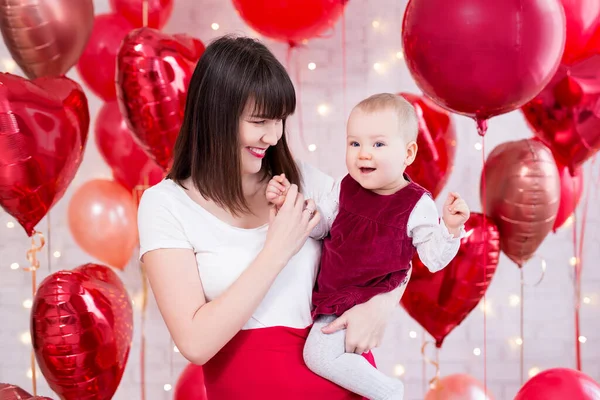 Conceito Dia Dos Namorados Mulher Bonita Feliz Com Pequena Filha — Fotografia de Stock