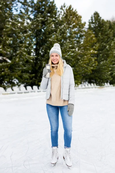 Full Length Portrait Happy Young Beautiful Woman Ice Skating Drinking — Stock Photo, Image