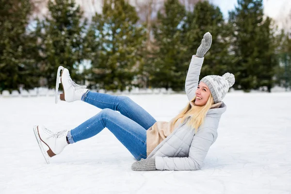 Young Woman Falling While Ice Skating Winter Rink — Stock Photo, Image