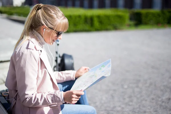 Travel Vacation Concept Young Beautiful Woman Holding Tourist Map Sitting — Stock Photo, Image