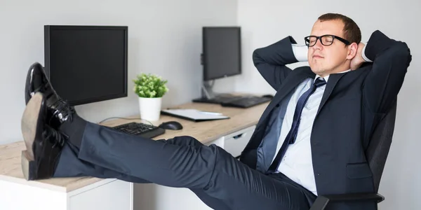 Young Businessman Relaxing Legs Table Office — Stock Photo, Image