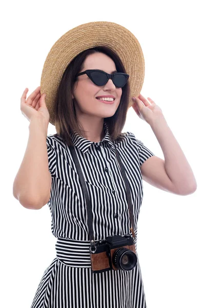 Hasır Şapkalı Güzel Kadın Turist Portresi Kamera Beyaz Arka Planda — Stok fotoğraf
