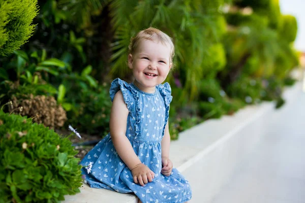 Portrait Cute Little Girl Sitting Summer Garden — Stock Photo, Image