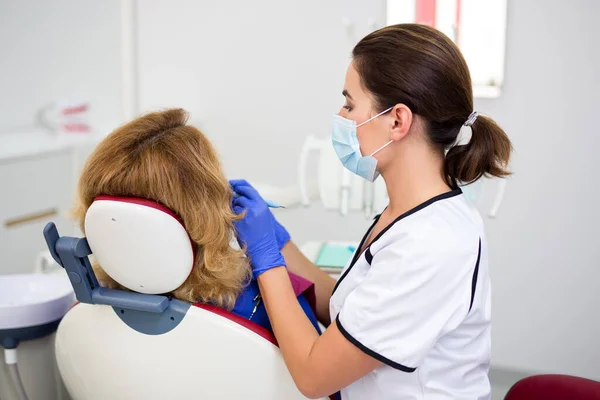 Young Female Dentist Working Modern Dental Clinic — Stock Photo, Image