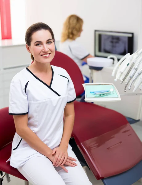 Två Kvinnliga Tandläkare Modern Tandvårdsklinik — Stockfoto