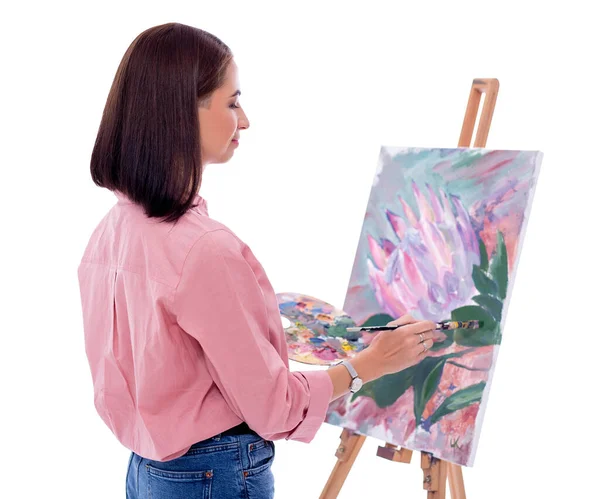 后视镜年轻女性艺术家与画架 调色板和绘画画笔图片隔离的白色背景 — 图库照片