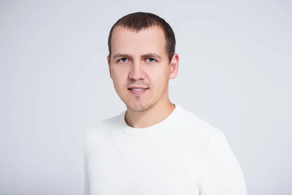 Close Portrait Young Man Warm Winter Sweater Posing Gray Background — Stock Photo, Image