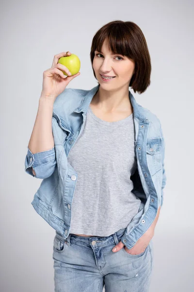 Tandheelkunde Orthodontie Concept Portret Van Jonge Vrouw Tienermeisje Met Beugels — Stockfoto