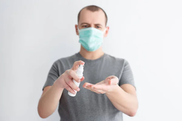 Protezione Coronavirus Igiene Delle Mani Concetto Disinfezione Uomo Maschera Medica — Foto Stock