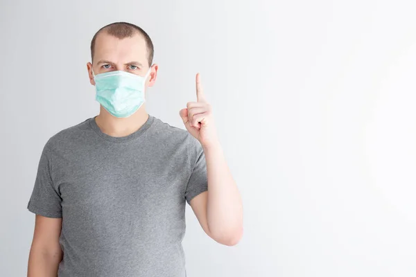 Protezione Coronavirus Concetto Quarantena Uomo Maschera Medica Che Mostra Idea — Foto Stock