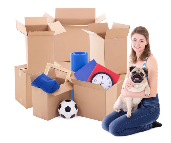 Jovem Mulher Com Caixas Papelão Marrom Cão Isolado Fundo Branco — Fotografia de Stock