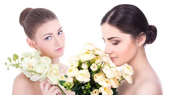 Retrato Jovens Mulheres Bonitas Com Flores Isoladas Fundo Branco — Fotografia de Stock