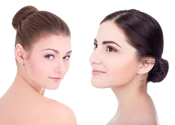 Zwei Junge Schöne Frauen Mit Perfekter Haut Isoliert Auf Weißem — Stockfoto