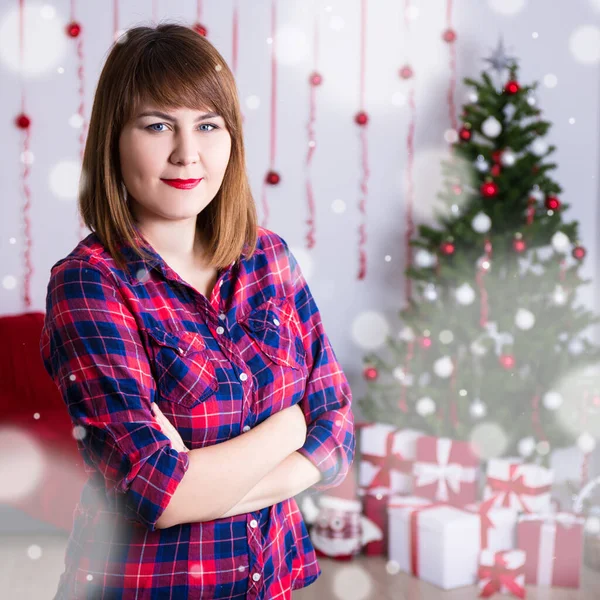 Kerstmis Nieuwjaar Concept Portret Van Jonge Mooie Vrouw Versierde Kamer — Stockfoto