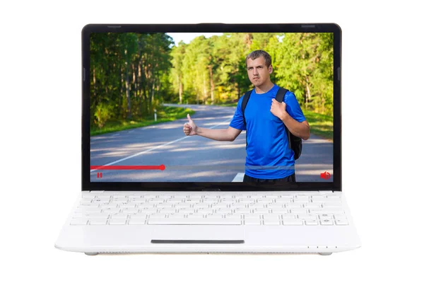 Video Seyahat Günlüğü Kavramı Laptop Ekranında Videolu Sırt Çantalı Adam — Stok fotoğraf