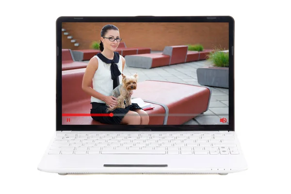 Видео Блог Домашних Животных Ноутбук Молодой Женщиной Блоггер Экране Изолированы — стоковое фото
