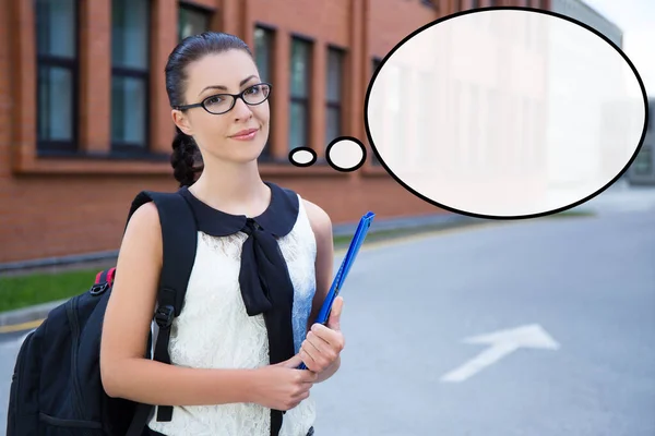 Vacker Flicka Skoluniform Stående Campus Och Tänker Något — Stockfoto