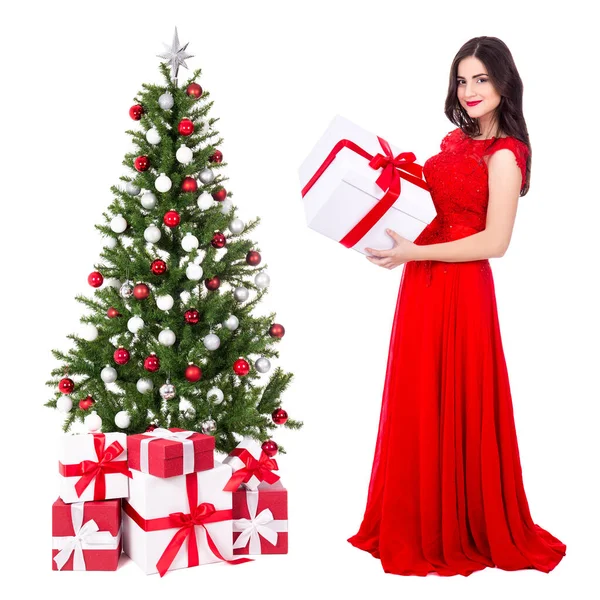 Mladá Krásná Žena Červených Šatech Velkou Dárkovou Krabici Zdobené Vánoční — Stock fotografie