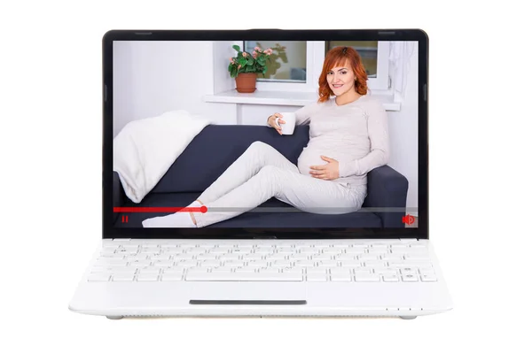 Videoblogger Spricht Über Schwangerschaft Auf Dem Bildschirm Des Laptops Isoliert — Stockfoto