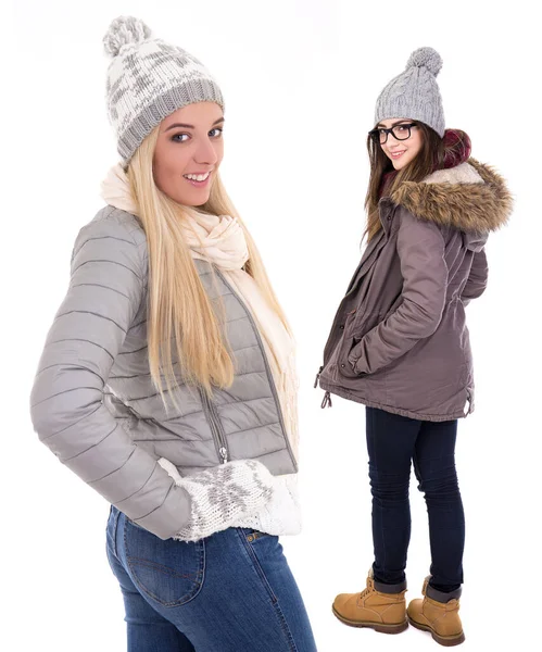 Twee Jonge Vrouwen Winter Kleren Geïsoleerd Witte Achtergrond — Stockfoto