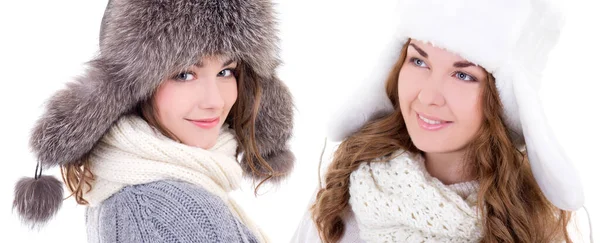 Portrait Deux Jeunes Belles Femmes Chapeaux Fourrure Isolés Sur Fond — Photo