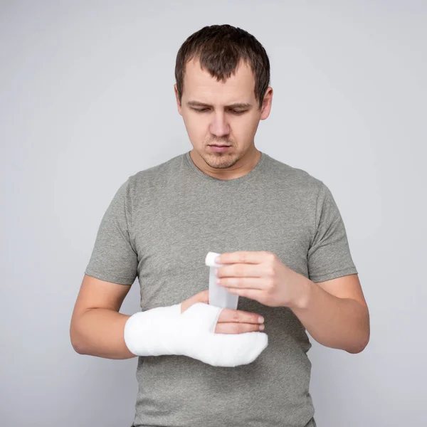 Fracture First Aid Concept Young Man Bandaging His Hand Accident — Stock Photo, Image