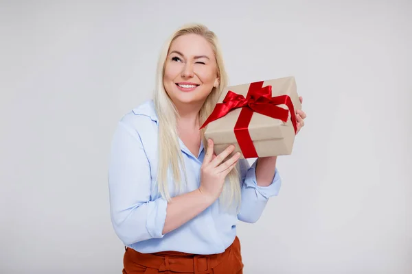 Giorno San Valentino Concetto Natale Ritratto Donna Bionda Sorpresa Bella — Foto Stock