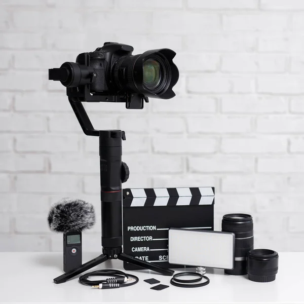 Videografie Koncept Moderní Dslr Kamera Osý Gimbal Stabilizátor Čočky Mikrofon — Stock fotografie