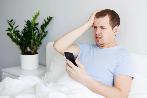 Portrait Young Upset Man Using Smartphone Bed — Stock Photo, Image