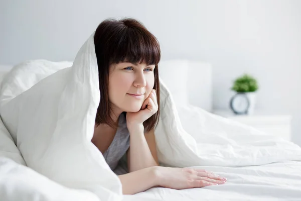 Good Morning Concept Portret Van Jonge Vrouw Liggend Bed Thuis — Stockfoto
