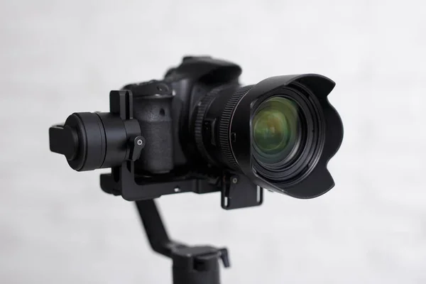 Kit Photographie Vidéographie Gros Plan Caméra Dslr Moderne Sur Stabilisateur — Photo