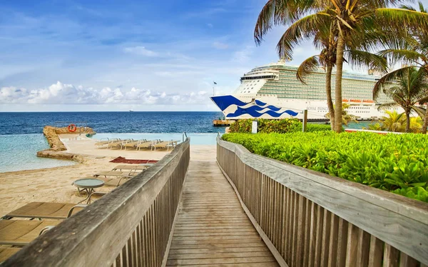 Willemstad Curacao April 2018 View Wooden Pathway Cruise Ship Royal — Stock Photo, Image