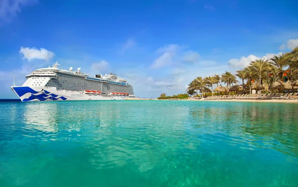 Willemstad Curacao April 2018 View Tropical Beach Cruise Ship Royal — Stock Photo, Image